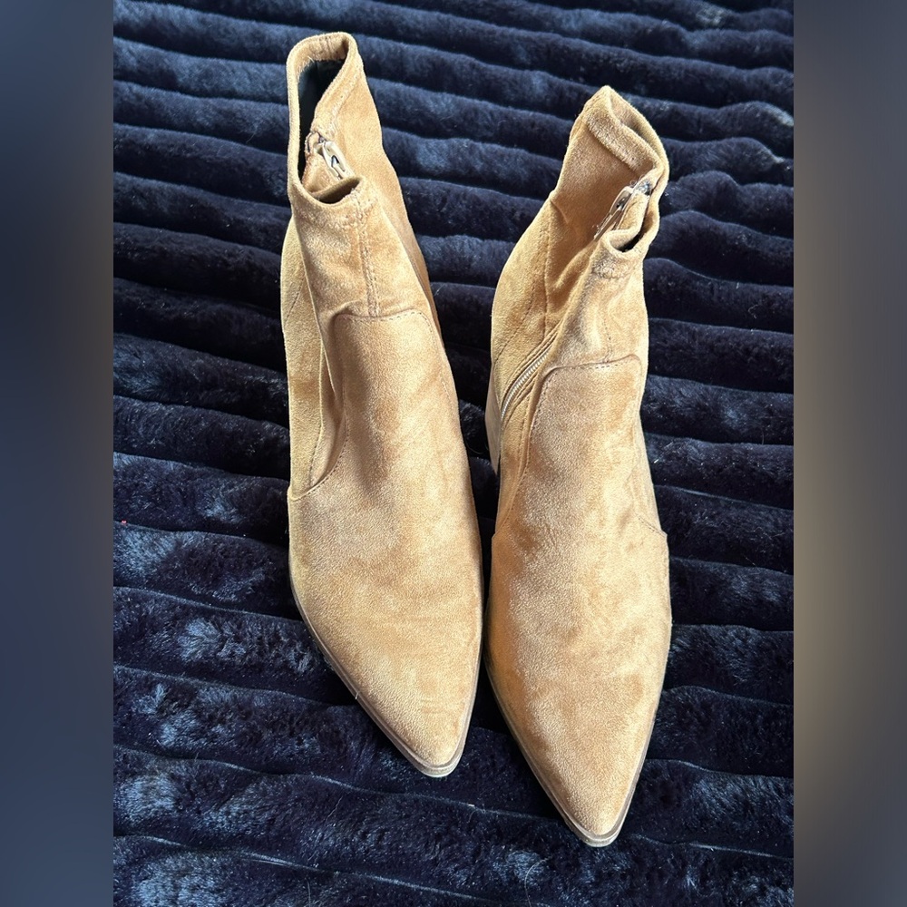 Heeled boots
